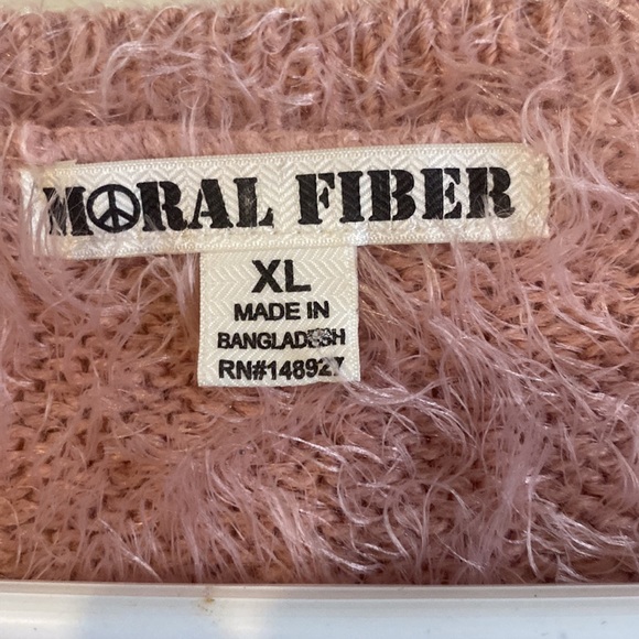 Fuzzy sweater - Picture 4 of 6